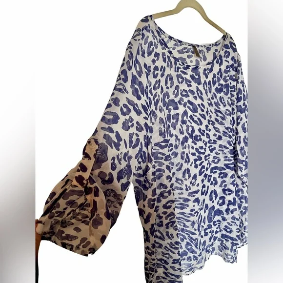 Sheer & patterned plus size top! - Picture 2 of 2